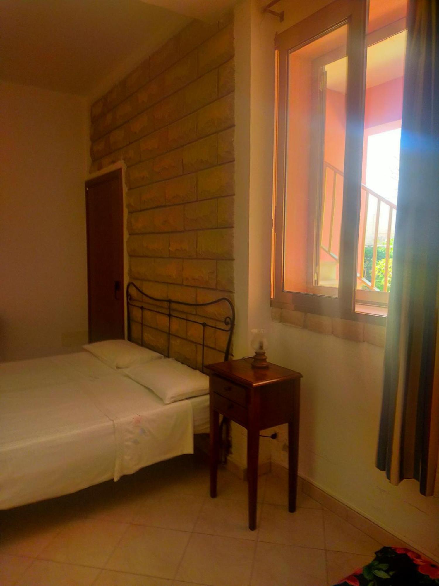 Bed and Breakfast La Rosa Del Deserto Шиклі Екстер'єр фото